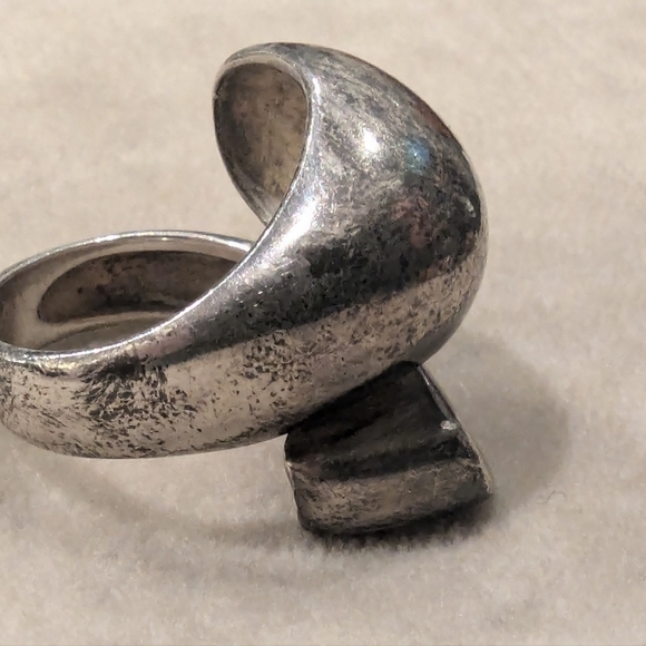 Vintage Silver modernist spiralling amphora Dome Ring approx Size 6 - Picture 6 of 16